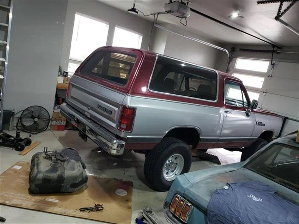1989 Dodge Ramcharger - Image 10 of 22