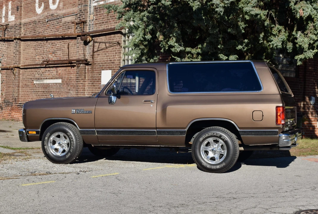 1989 Dodge Ramcharger - Image 23 of 31