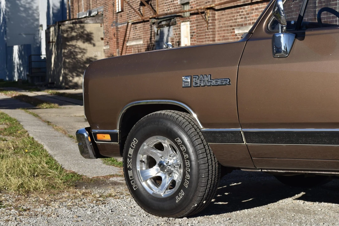 1989 Dodge Ramcharger - Image 25 of 31