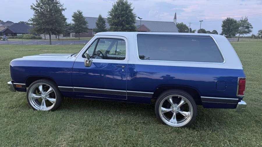 1989 Dodge Ramcharger - Image 2 of 15