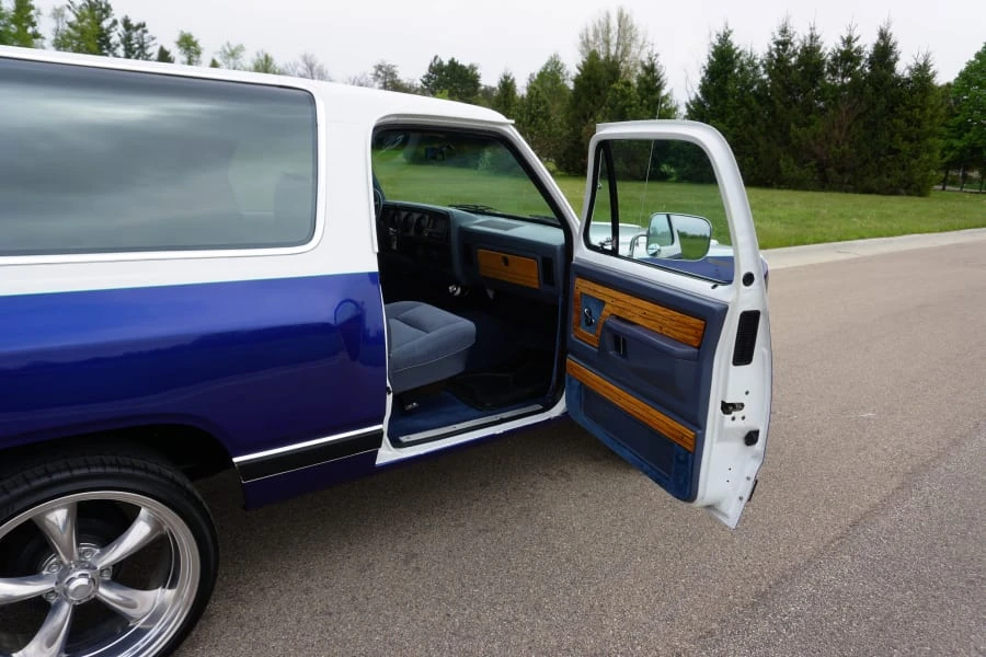 1989 Dodge Ramcharger - Image 25 of 30