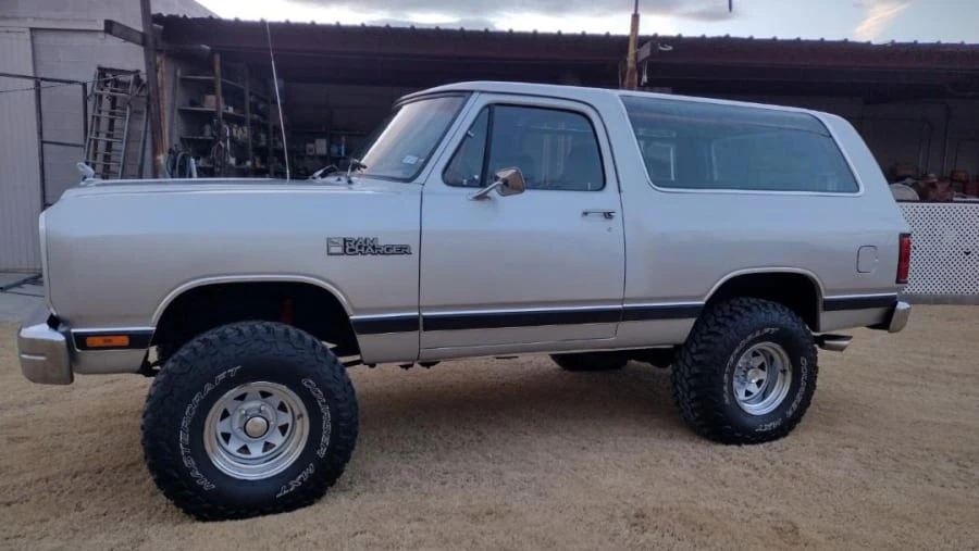 1989 Dodge Ramcharger - Image 4 of 9