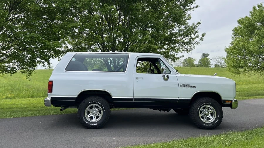 1989 Dodge Ramcharger - Image 2 of 18
