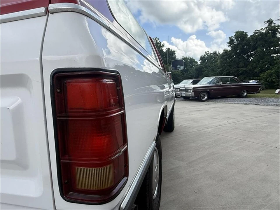 1989 Dodge Ramcharger - Image 11 of 31