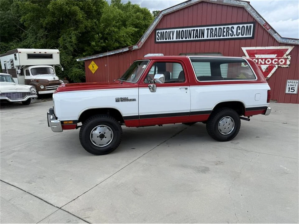 1989 Dodge Ramcharger - Image 2 of 31