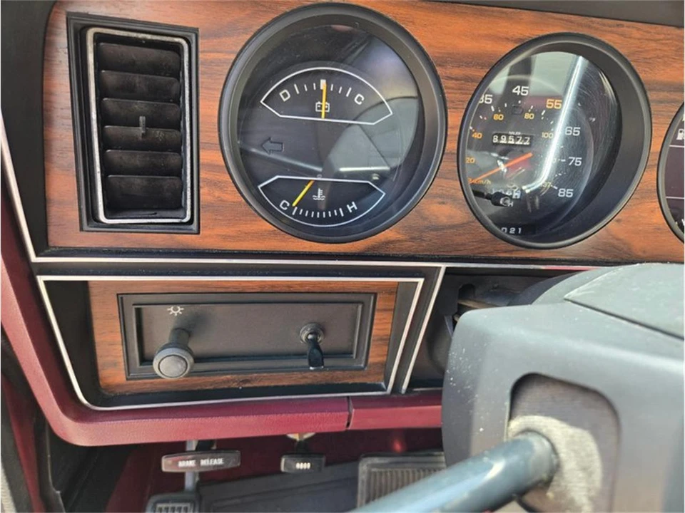 1989 Dodge Ramcharger - Image 26 of 31