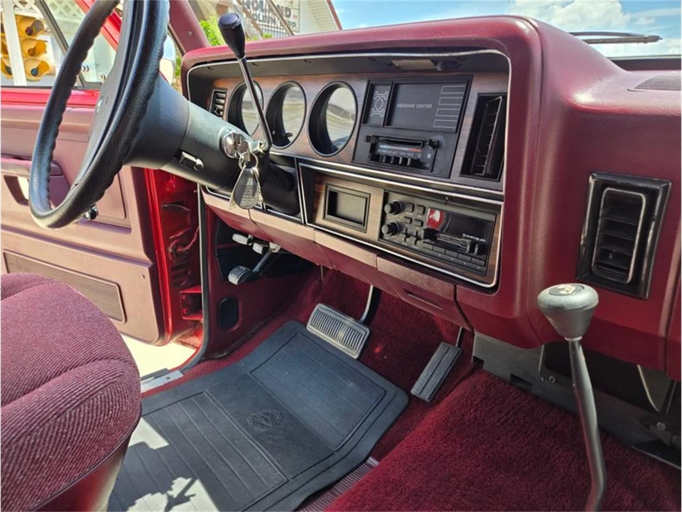 1989 Dodge Ramcharger - Image 17 of 31