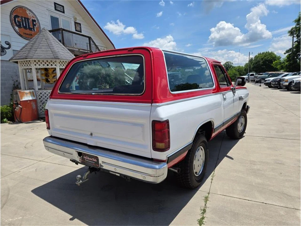1989 Dodge Ramcharger - Image 15 of 31
