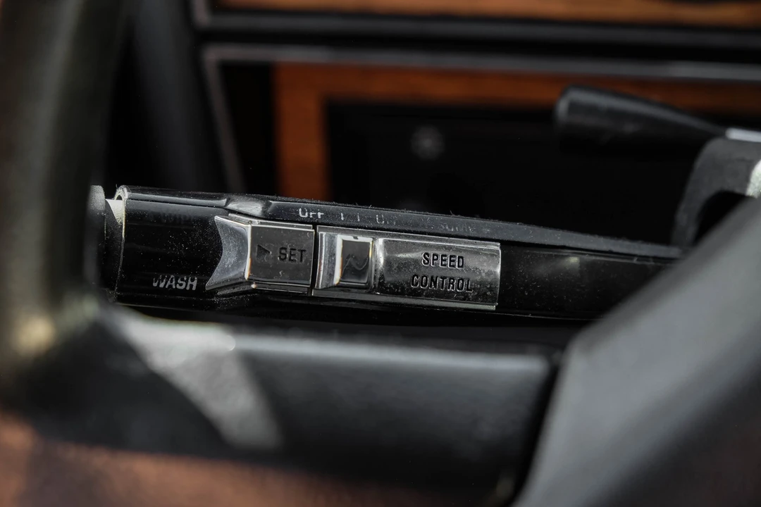 1989 Dodge Ramcharger - Image 28 of 31