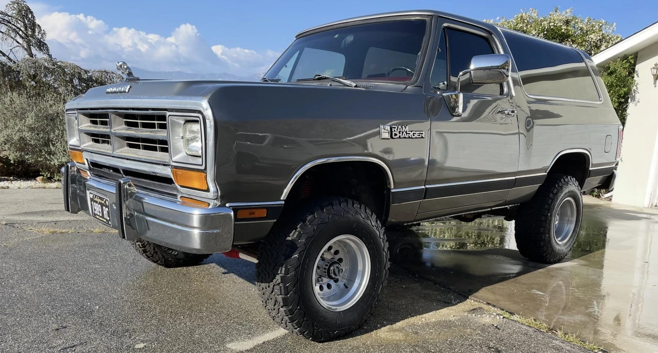 1989 Dodge Ramcharger - Image 25 of 31