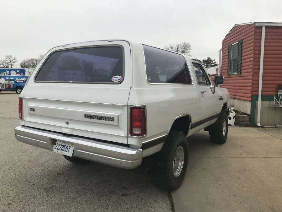 1989 Dodge Ramcharger - Image 11 of 12