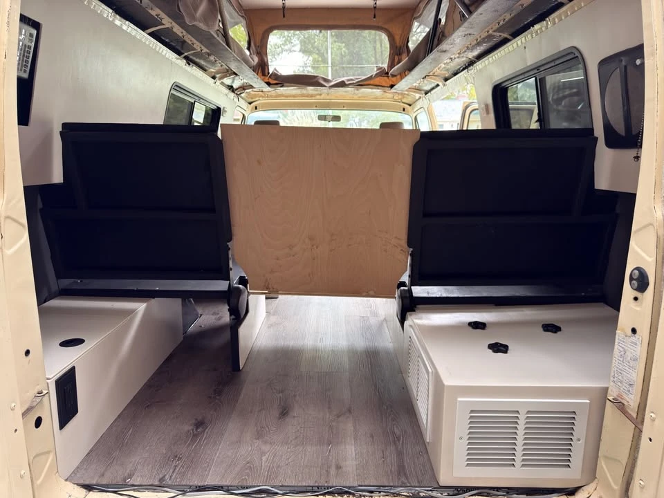 1989 Dodge Ram Van - Image 14 of 19