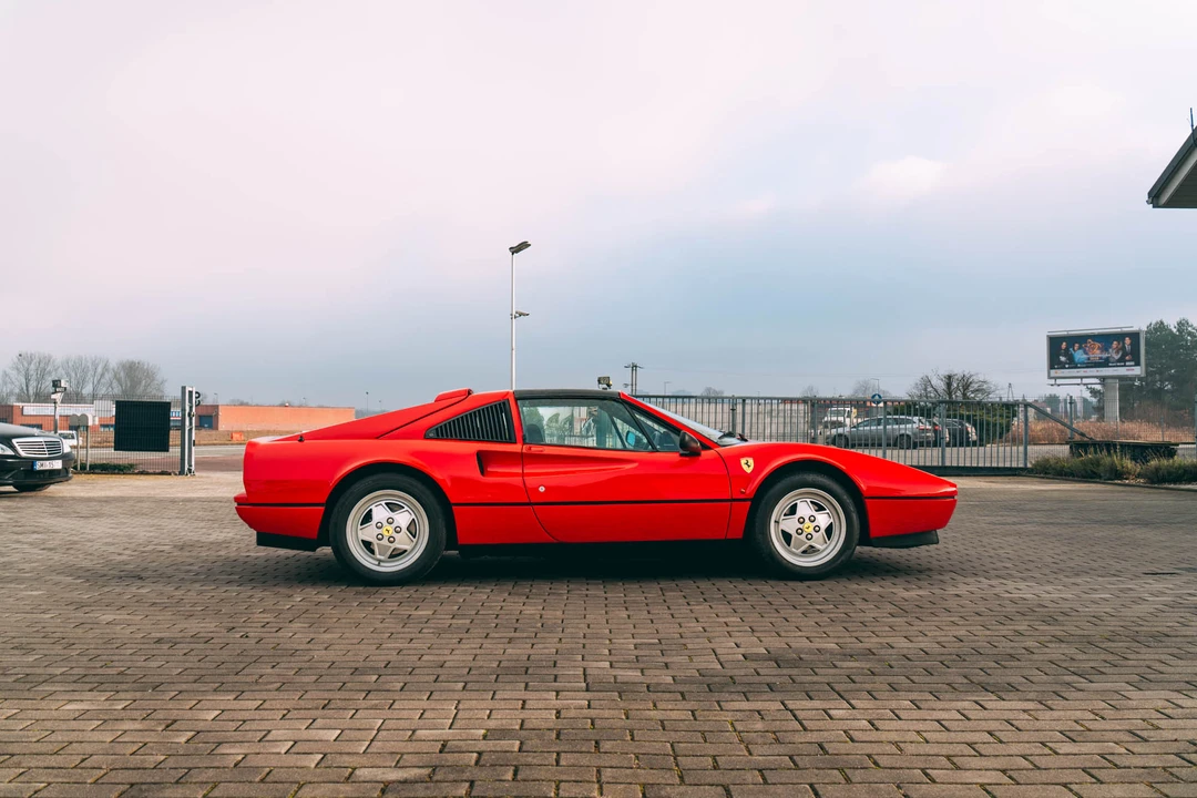 1989 Ferrari 328 GTS - Image 4 of 31