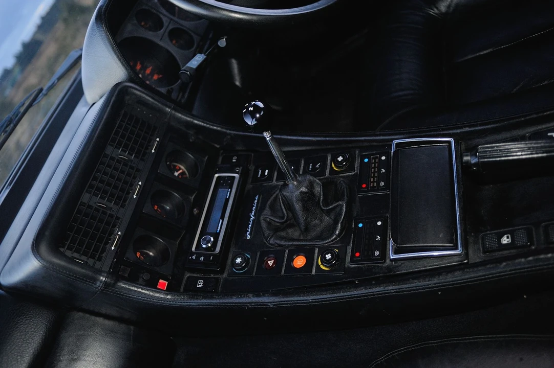 1989 Ferrari 412 - Image 10 of 12