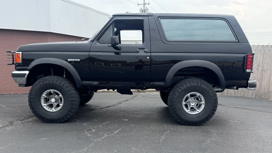 1989 Ford Bronco 4th Gen - Image 2 of 6