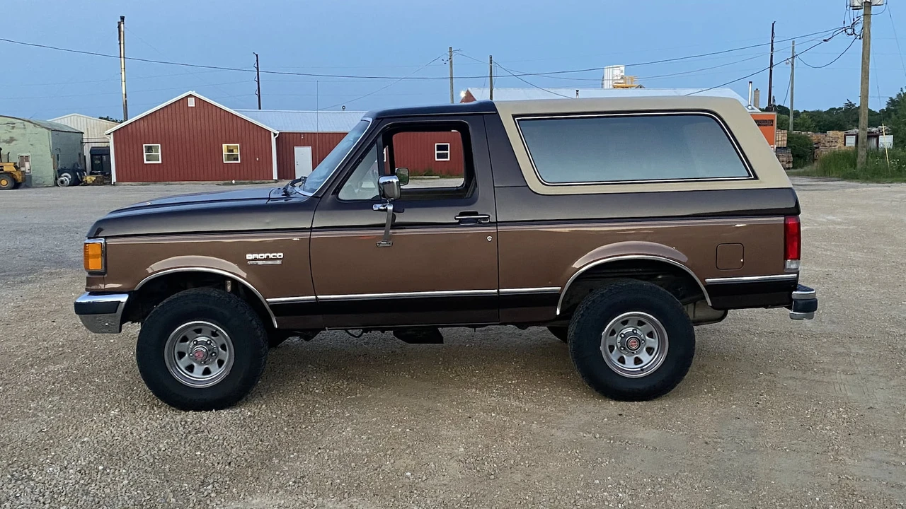 1989 Ford Bronco 4th Gen - Image 2 of 13