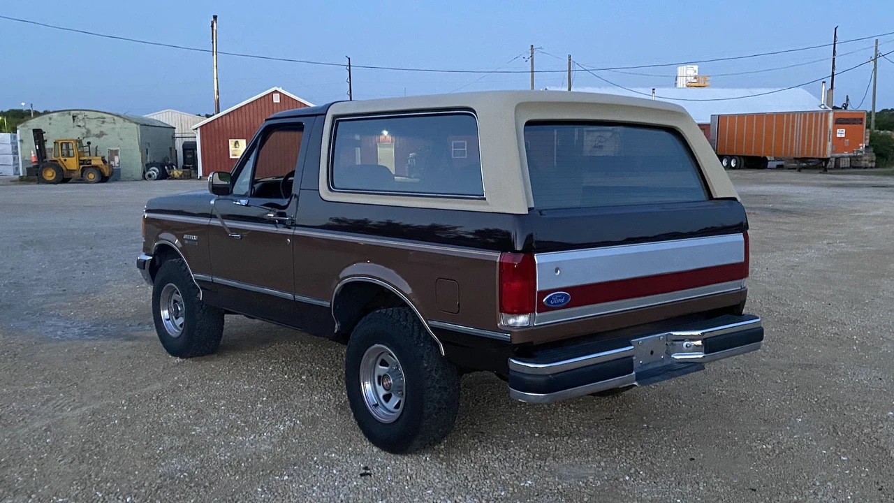 1989 Ford Bronco 4th Gen - Image 3 of 13