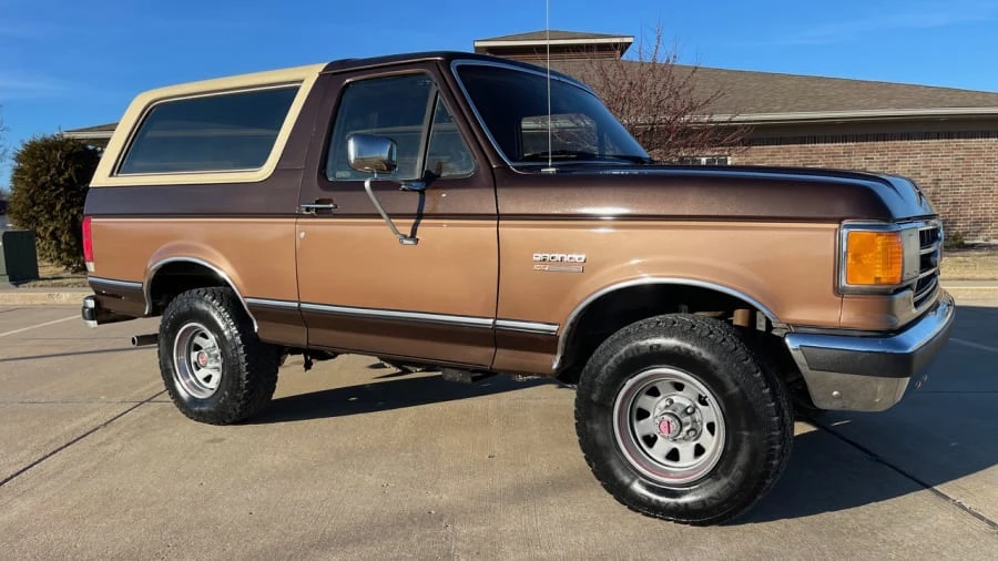 1989 Ford Bronco 4th Gen - Image 2 of 9
