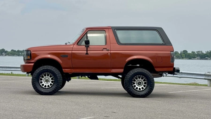 1989 Ford Bronco 4th Gen - Image 2 of 25