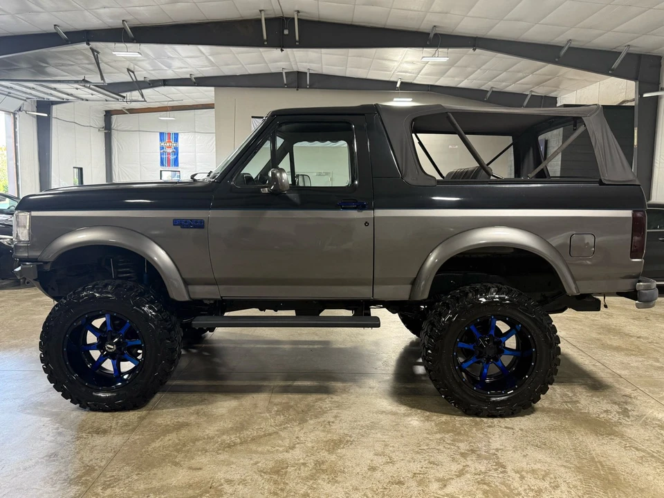 1989 Ford Bronco 4th Gen - Image 2 of 21
