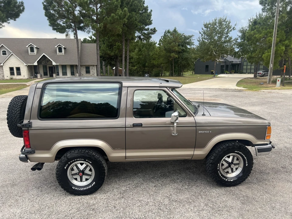 1989 Ford Bronco II - Image 11 of 31