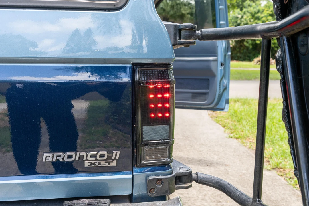 1989 Ford Bronco - Image 16 of 31