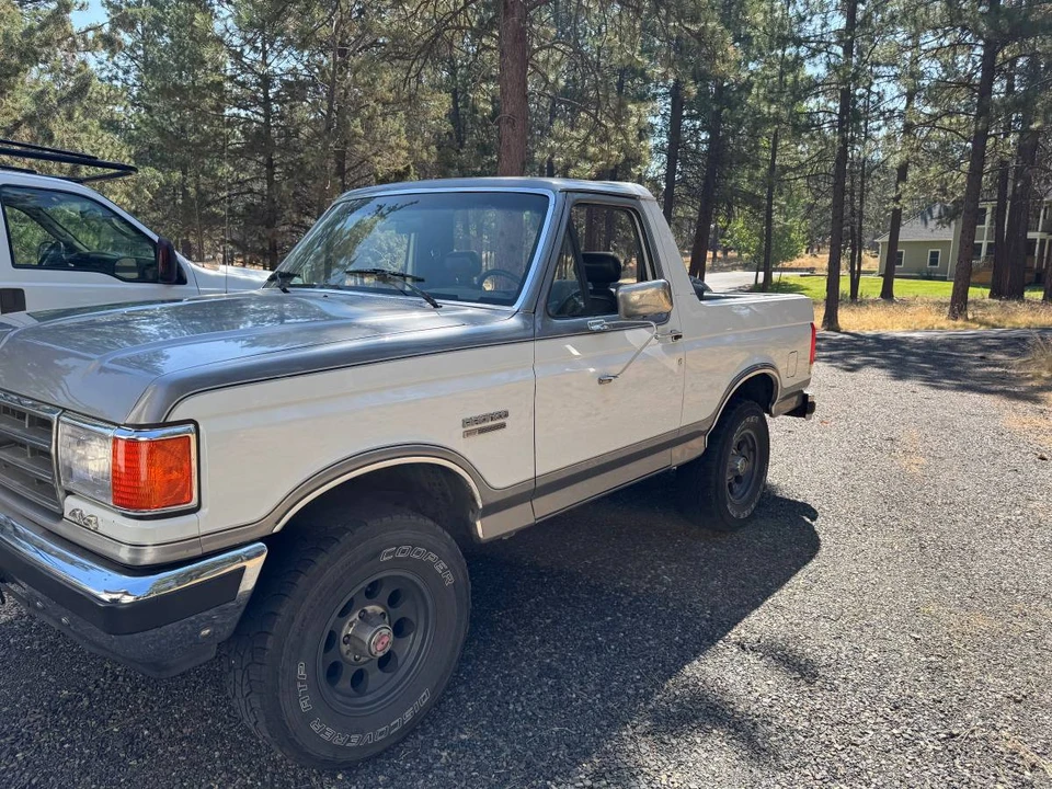 1989 Ford Bronco 4th Gen - Image 2 of 6