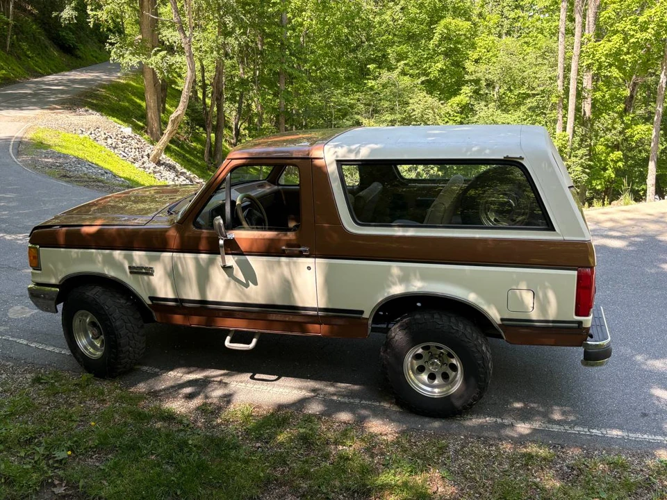 1989 Ford Bronco 4th Gen - Image 2 of 24