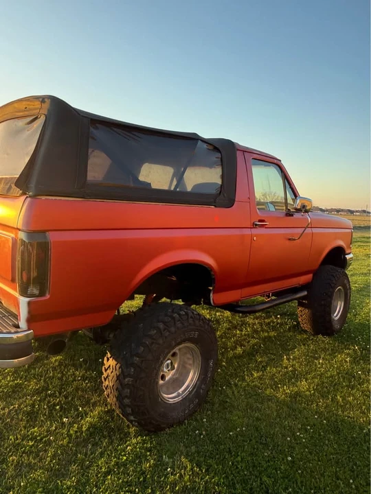 1989 Ford Bronco 4th Gen - Image 2 of 6