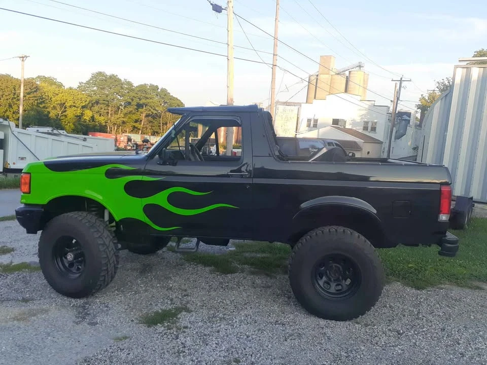 1989 Ford Bronco 4th Gen - Image 2 of 3