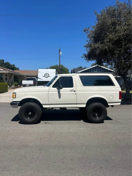 1989 Ford Bronco 4th Gen - Image 2 of 18