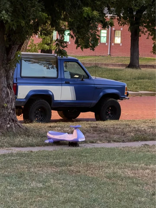 1989 Ford Bronco 4th Gen - Image 2 of 9