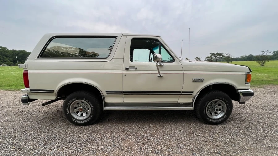 1989 Ford Bronco 4th Gen - Image 2 of 13