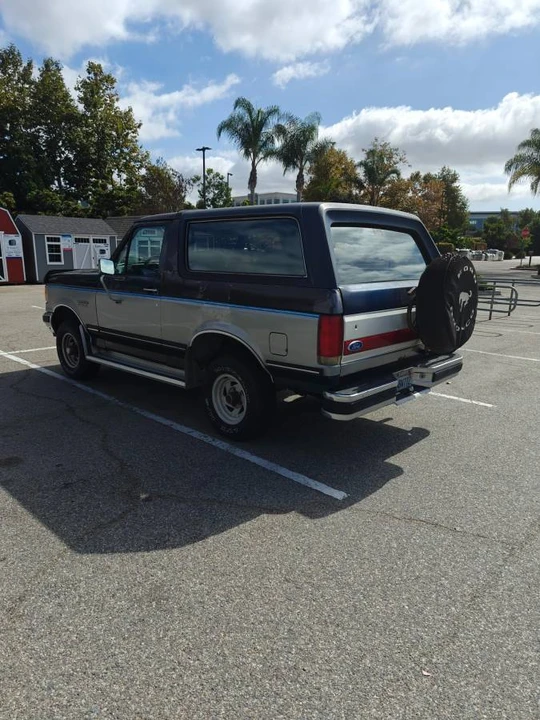 1989 Ford Bronco 4th Gen - Image 2 of 9