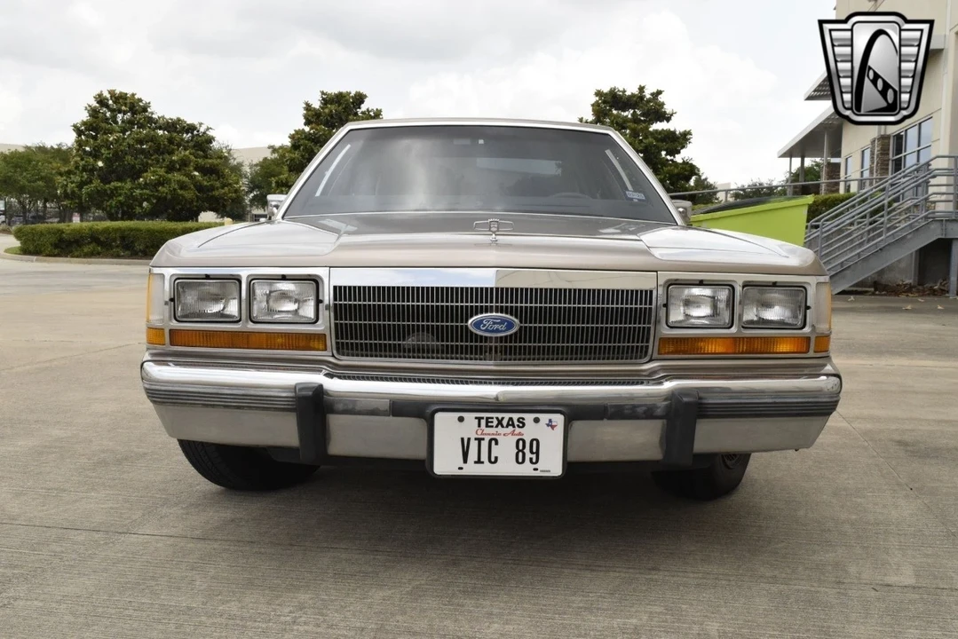 1989 Ford Crown Victoria - Image 7 of 12