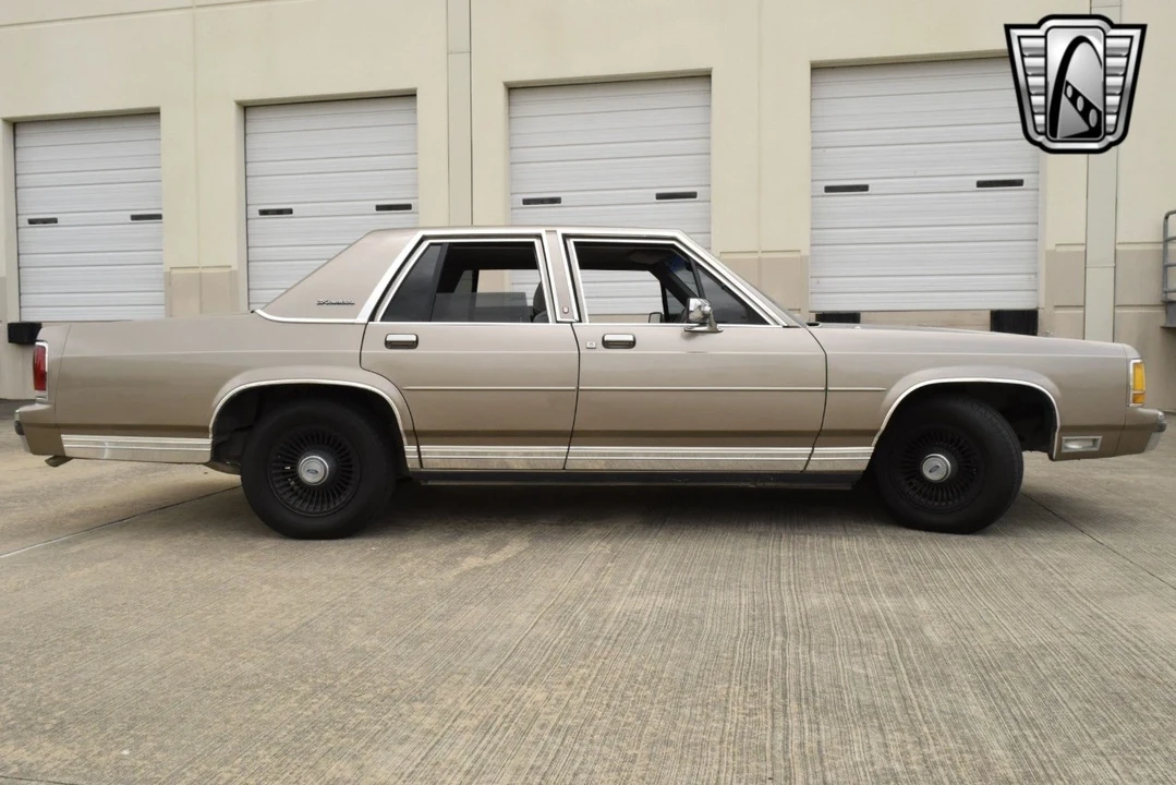 1989 Ford Crown Victoria - Image 5 of 12
