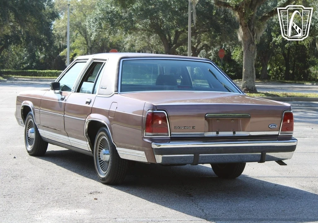 1989 Ford Crown Victoria - Image 10 of 21