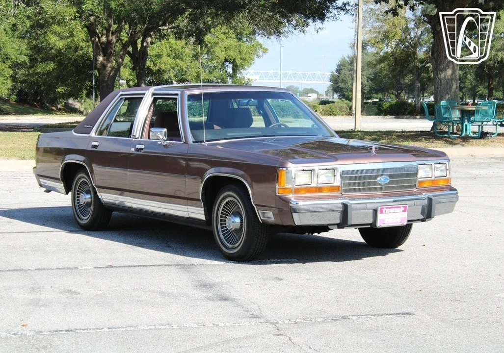 1989 Ford Crown Victoria - Image 16 of 21