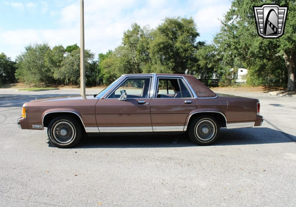 1989 Ford Crown Victoria - Image 10 of 12