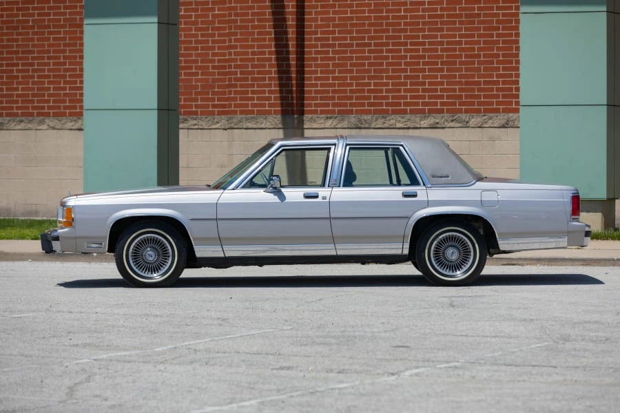 1989 Ford Crown Victoria - Image 2 of 15