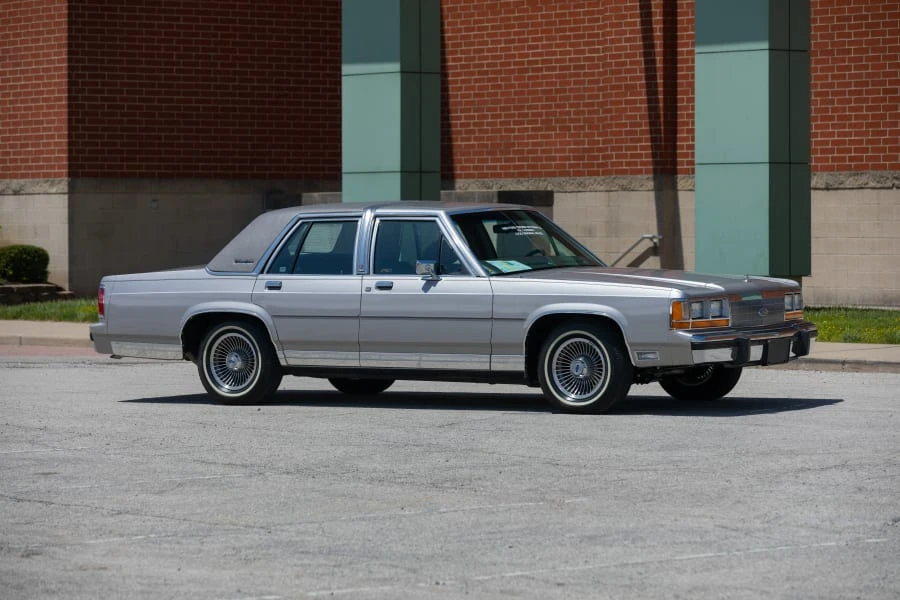 1989 Ford Crown Victoria - Image 8 of 15