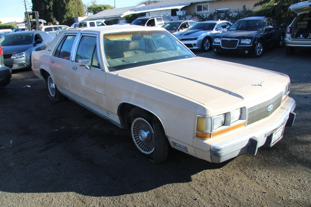 1989 Ford Crown Victoria - Image 6 of 21