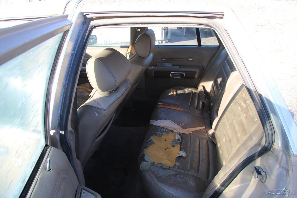 1989 Ford Crown Victoria - Image 16 of 21