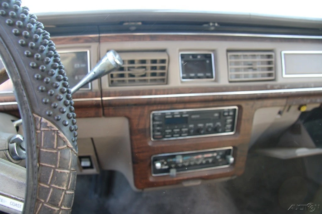 1989 Ford Crown Victoria - Image 14 of 21
