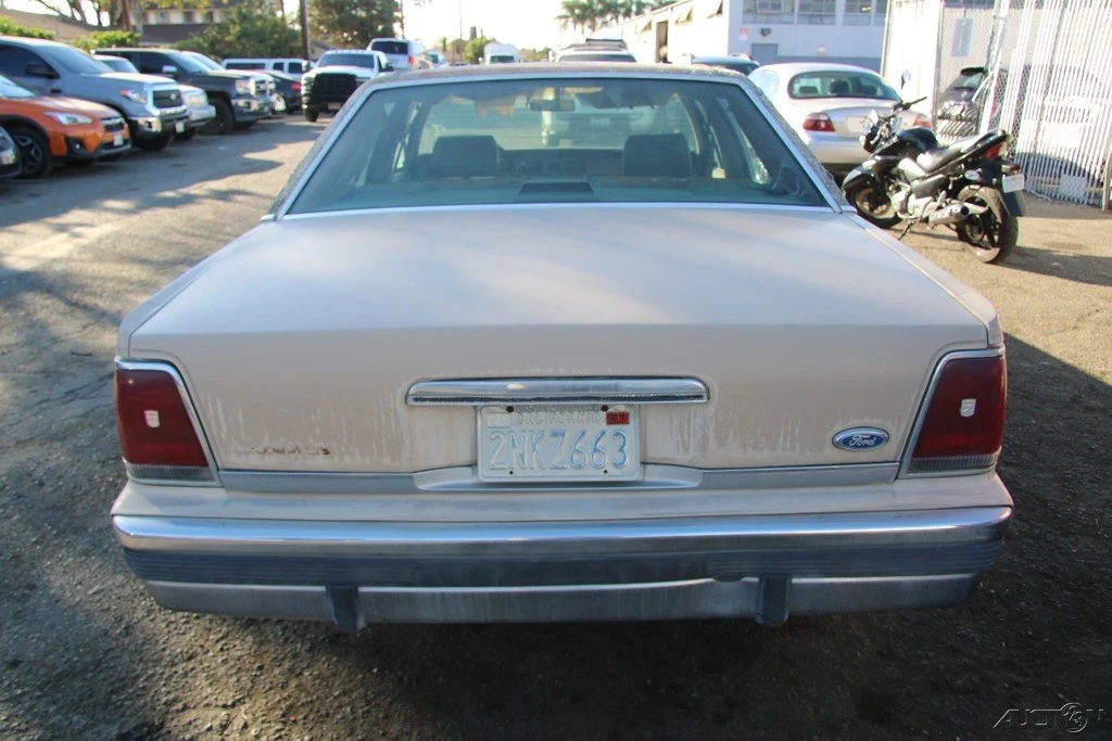 1989 Ford Crown Victoria - Image 5 of 21