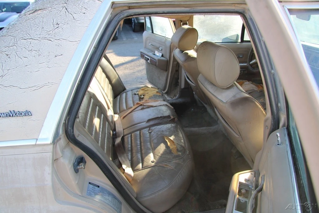 1989 Ford Crown Victoria - Image 18 of 21