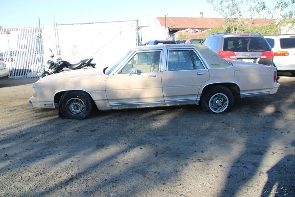 1989 Ford Crown Victoria - Image 3 of 21