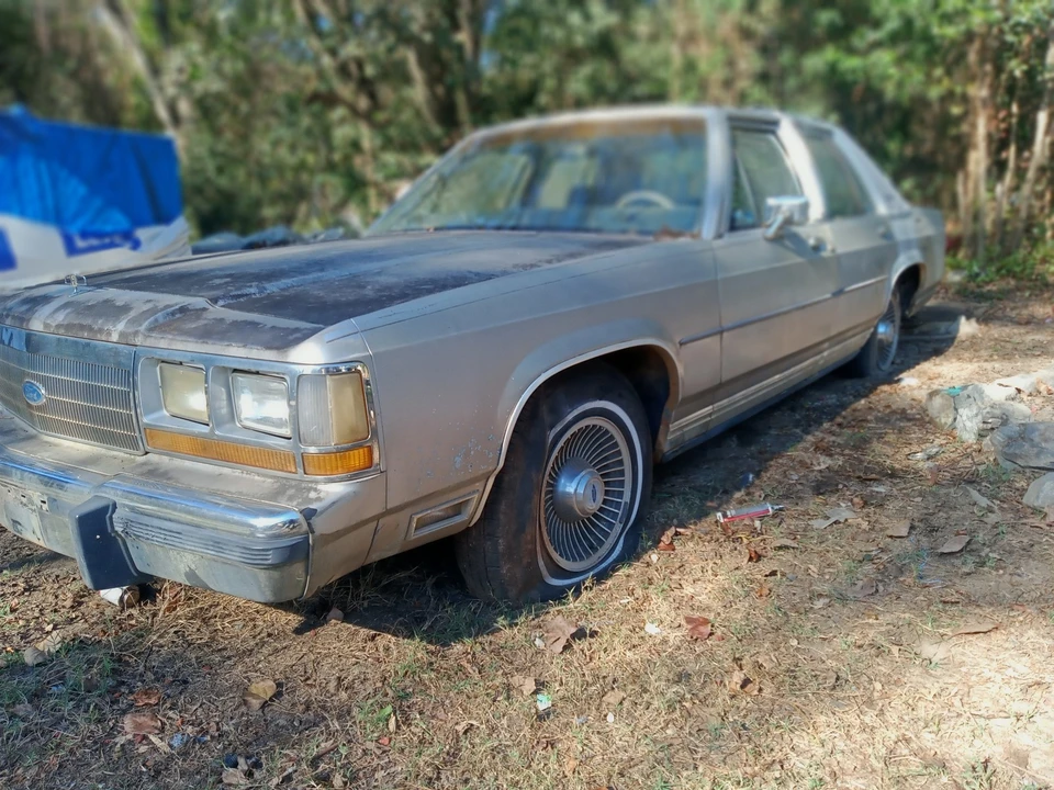 1989 Ford Crown Victoria - Image 2 of 4