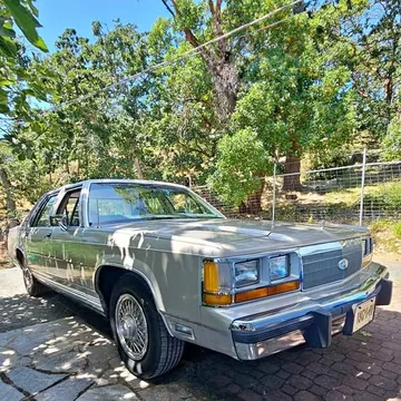 1989 Ford Crown Victoria