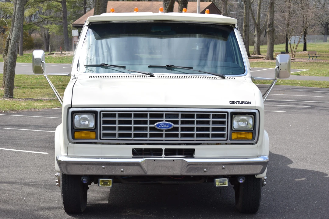 1989 Ford Econoline Van - Image 2 of 31